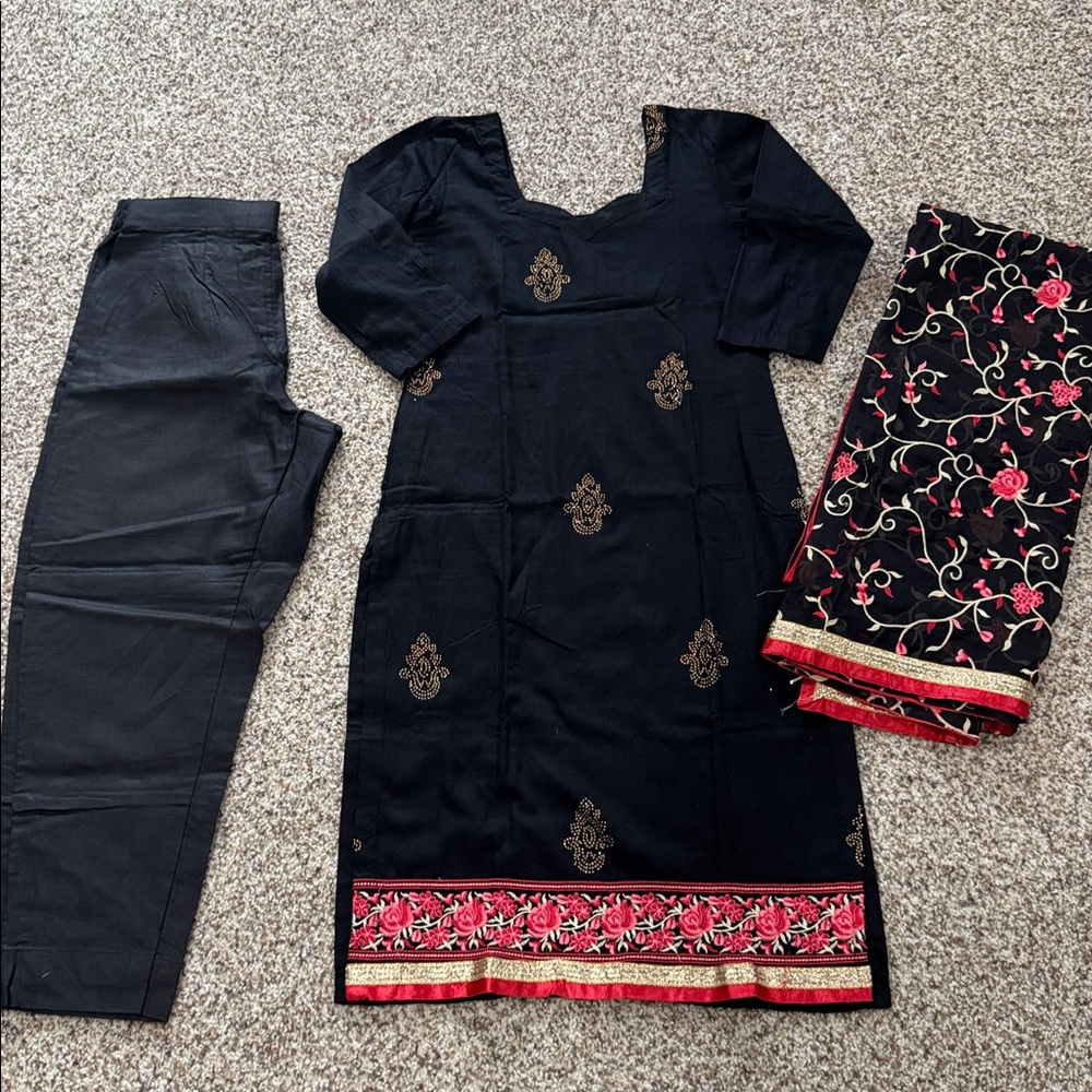 New 3 piece Indian wear kurta pant dupatta set brand new